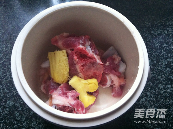 Stewed Pork Bone Soup recipe