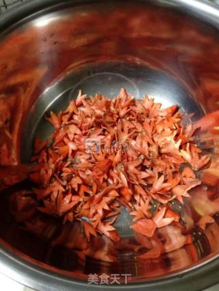 Stir-fried Bacon with Pomegranate Flower recipe