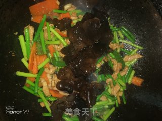 Shredded Pork with Garlic Moss recipe