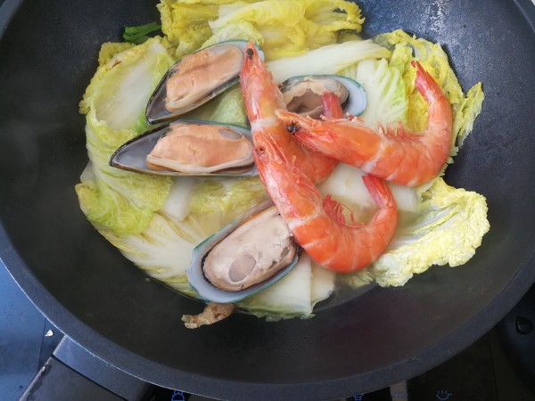 #冬至大如年# Seafood Braised Cabbage recipe