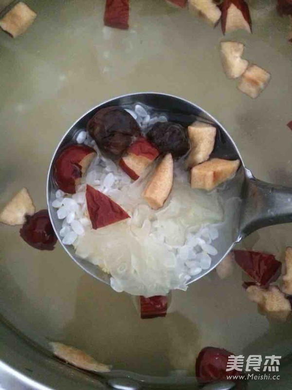 Longan Red Date Tremella Millet Congee Soup recipe