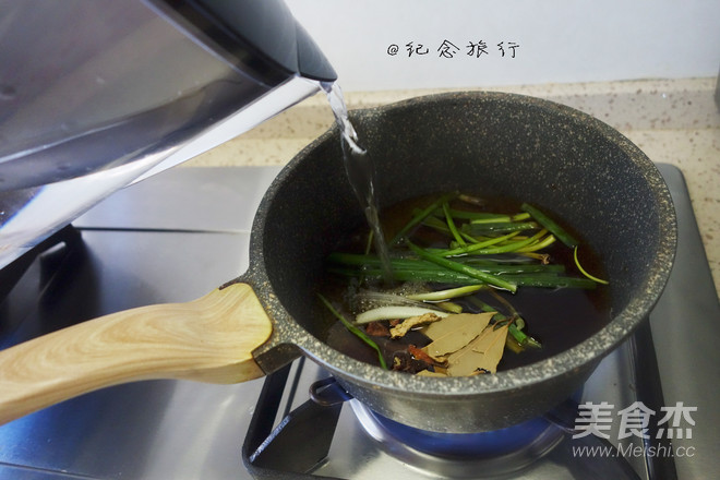 Beef Noodles are Delicious and Convenient recipe