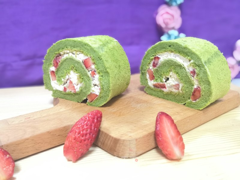 Spinach Strawberry Cake Roll recipe