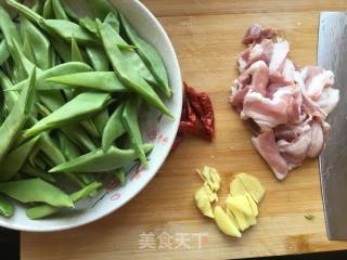 #trust之美# Stir-fried Kidney Beans with Pork Belly recipe