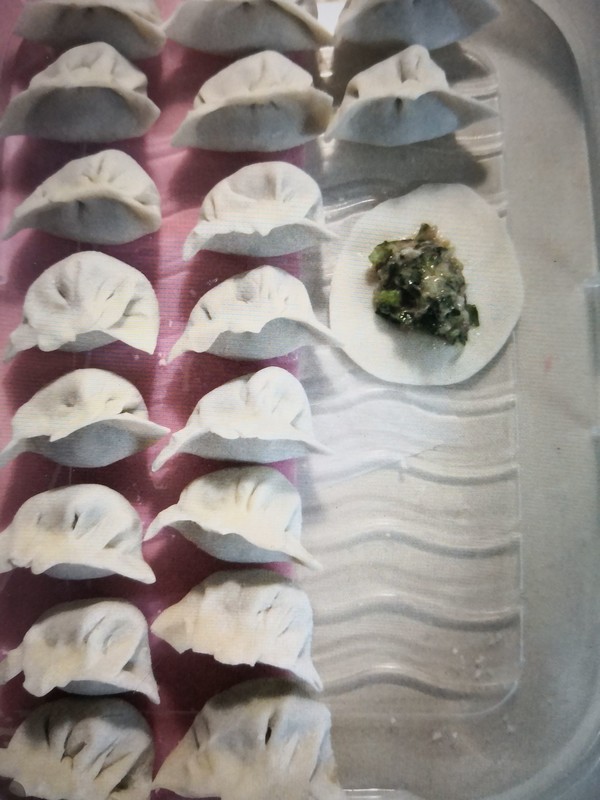 Quick-frozen Pork Chrysanthemum Dumplings recipe