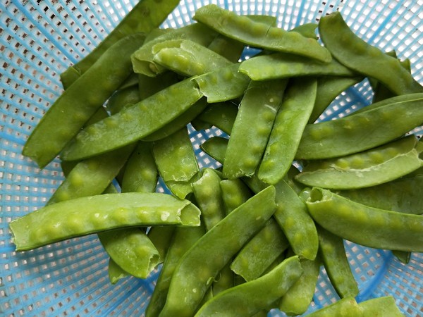 Stir-fried Snow Peas with Beef Intestines recipe