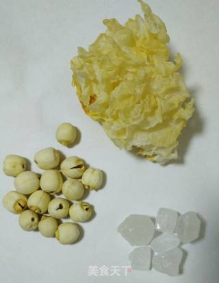 Rock Sugar Tremella and Lotus Seed Soup recipe