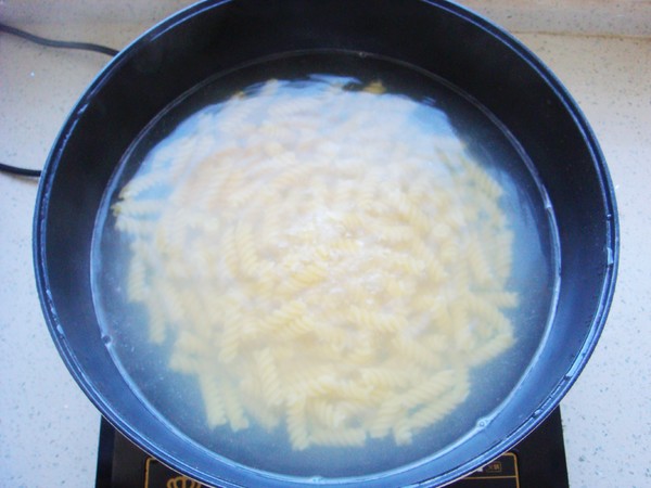 Spiral Pasta with Tomato Sauce recipe