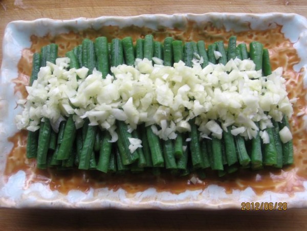 Garlic Beans with Sesame Sauce recipe