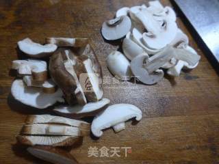 Stir-fried Pepper with Double Mushroom recipe