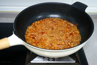 Stir-fried Noodles with Minced Pork and Chili recipe