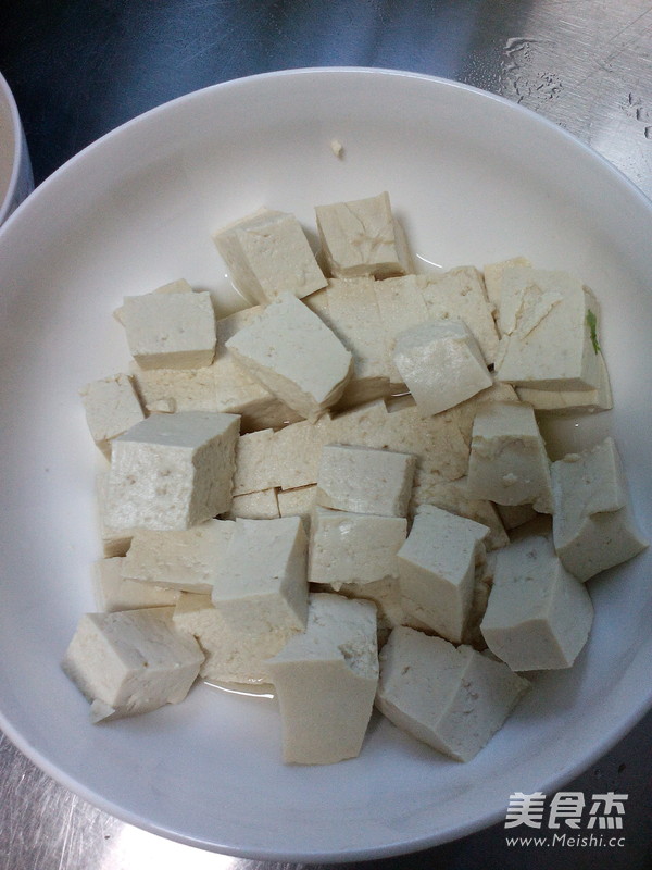 Enoki Mushroom Seafood Stewed Tofu recipe