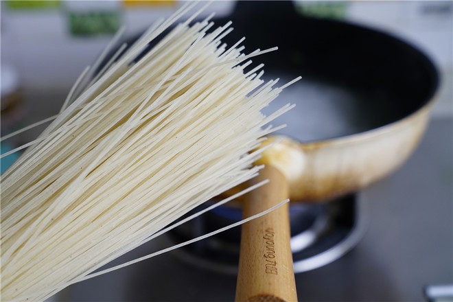 Fried Noodles with Vegetables and Eggs recipe