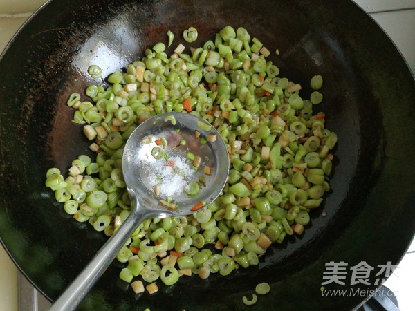 Noodles with Beans and Pleurotus recipe