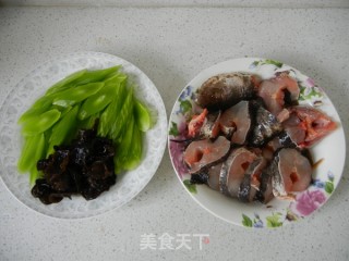 Lettuce Stalk Black Fungus Black Fish Soup recipe