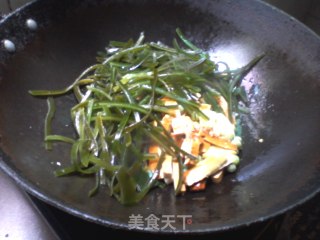 Tofu with Seaweed Oil and Roasted Dried Peas recipe