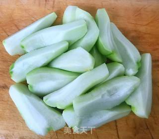 Sausage Stir-fried Chayote recipe