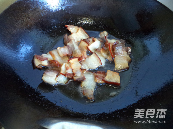 Stir-fried Bacon with Buckwheat Head recipe