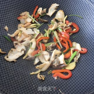 "noodles" Stir-fried Conch Slices Noodles recipe