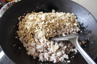 Fried Rice with Dried Bamboo Shoots and Glutinous Rice recipe