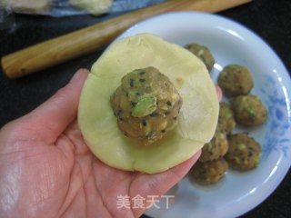 Traditional Classic Moon Cakes: Shuanghe Crisp Moon Cakes recipe