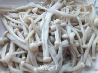 Radish Sprouts Mixed with Silver Needle Mushroom recipe