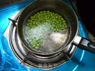 Stir-fried Loofah with Edamame recipe