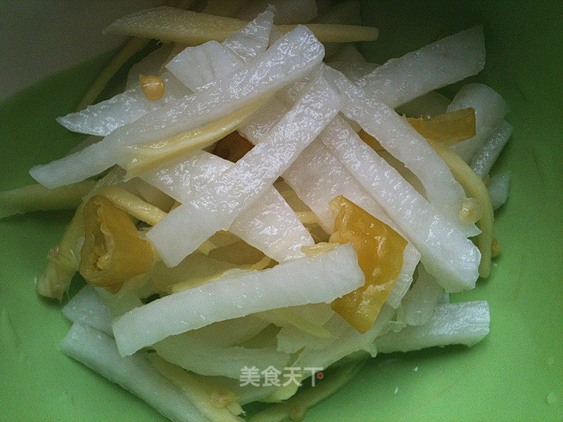 A Must-have for Summer Cold Dishes-pickled Pepper and Shredded Carrot recipe