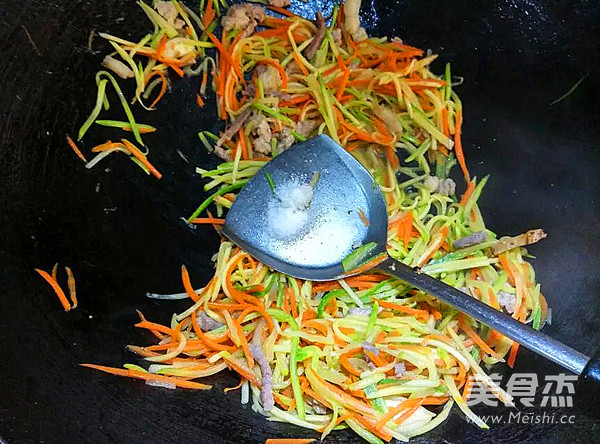 Zucchini Stir-fried Three Shreds recipe