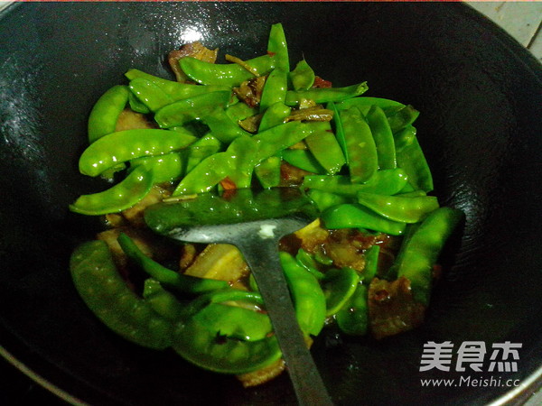 Stir-fried Pork Belly with Snow Peas recipe