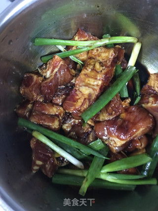 Steamed Pork Ribs with Lotus Leaf Potatoes recipe