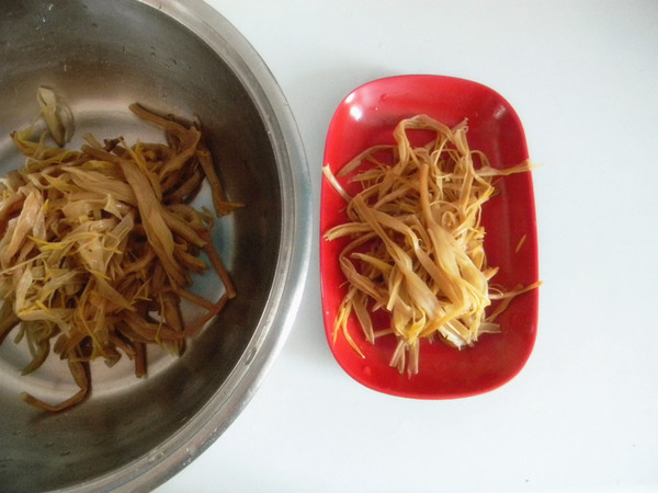 Cabbage Mixed with Day Lily recipe