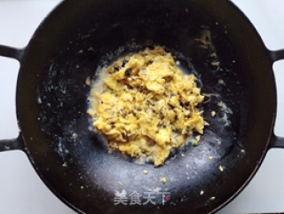 Scrambled Eggs with Snail Meat recipe