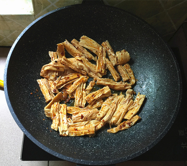 Fried Yuba with Black Fungus recipe