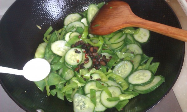 Stir-fried Cucumber Slices recipe