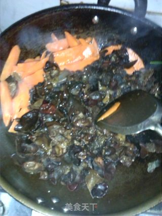 Carrots Mixed with Black Fungus recipe