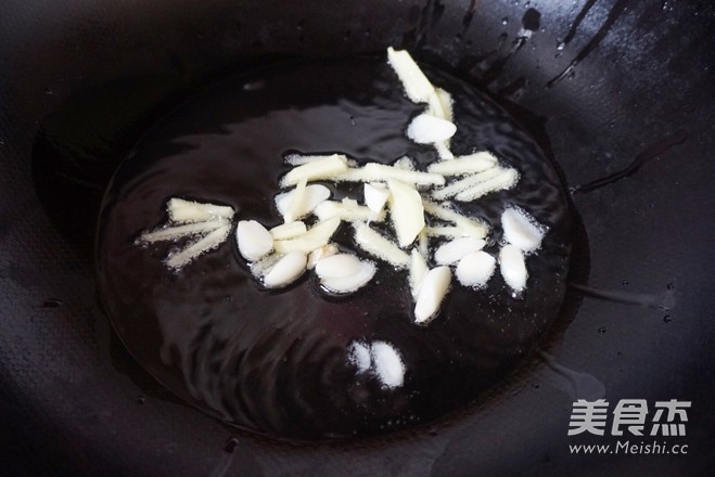 Black Pepper Popped Clams recipe