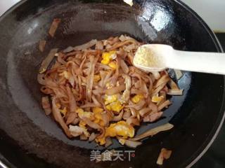 Fried Hor Fun with Egg and Beef recipe