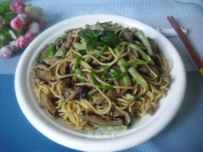 Braised Noodles with White Beans and Mushrooms recipe