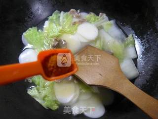 Boiled Rice Cakes with Chicken Gizzards and Cabbage recipe