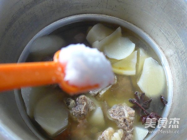 Steak Ribs and Radish Soup recipe