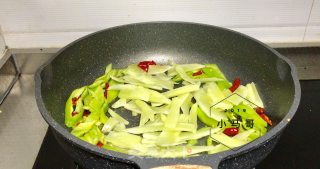 Stir-fried Bamboo Shoots with Green Pepper recipe