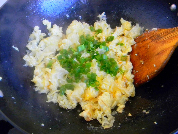 White Fungus Scrambled Eggs recipe