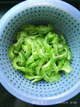 Stir-fried Bitter Gourd with Dace in Black Bean Sauce recipe