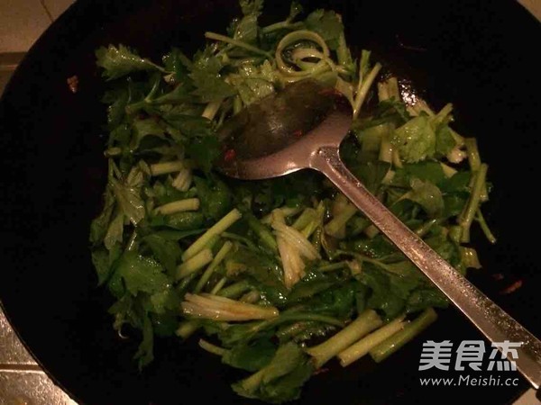 Stir-fried Shredded Beef with Celery recipe