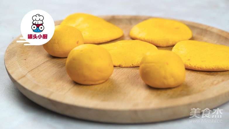 Mini Pumpkin Bean Paste Buns recipe