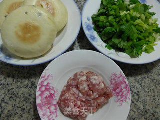 Minced Meat and Celery Bun recipe