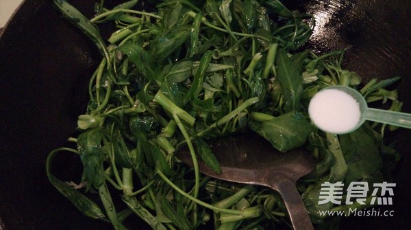 Convolvulus with Garlic Sauce recipe