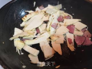 Stir-fried Bacon with Winter Bamboo Shoots recipe
