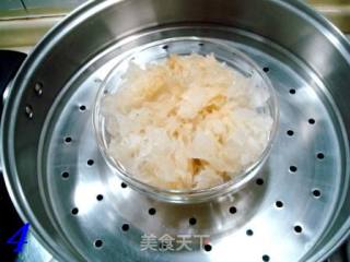 [fujian Cuisine]-banquet Dishes "fried White Fungus with Minced Chicken" recipe